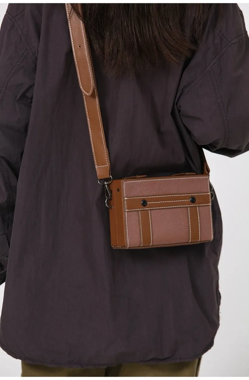 Women's Stylish Boxy Crossbody Bag, Versatile Daily Carry Purse for Casual Commutes, Weekend Outings, Shopping Trips and Short
Women's Stylish Boxy Crossbody Bag, Versatile Daily Carry Purse for Casual Commutes, Weekend Outings, Shopping Trips and Short