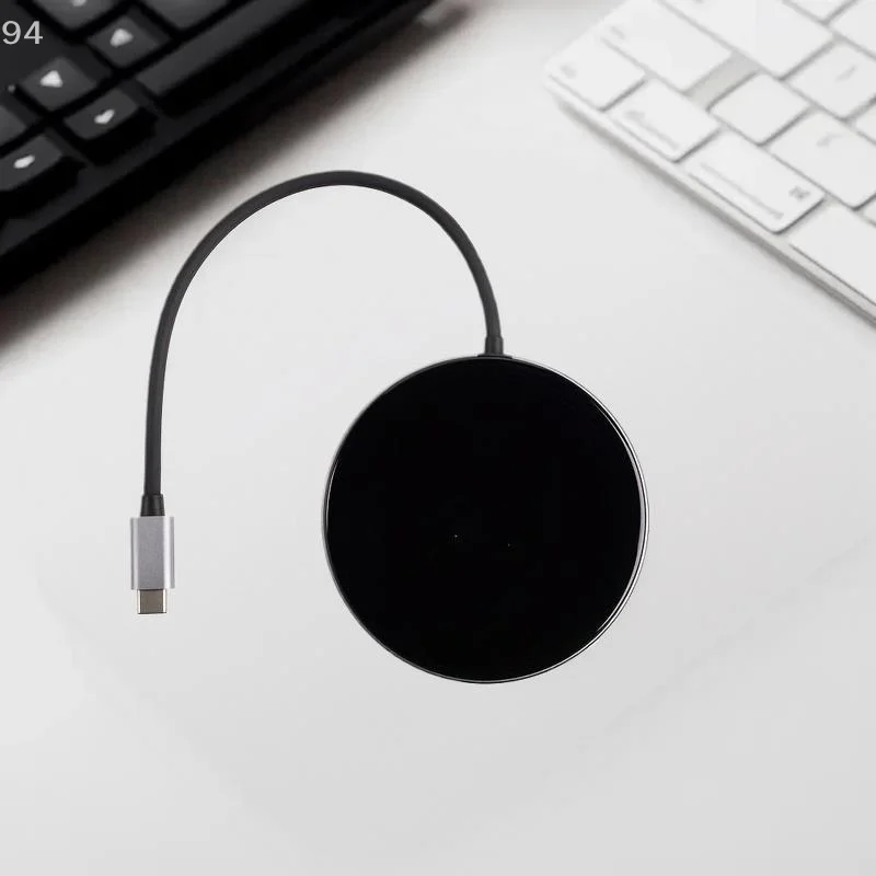 Многопортовый USB-концентратор 5 в 1, включает в себя разветвитель Type-C на HDMI, USB3.0, адаптер для док-станции для ноутбука и беспроводное высокоскоростное зарядное устройство для телефона. 
Многопортовый USB-концентратор 5 в 1, включает в себя разветвитель Type-C на HDMI, USB3.0, адаптер для док-станции для ноутбука и беспроводное высокоскоростное зарядное устройство для телефона.