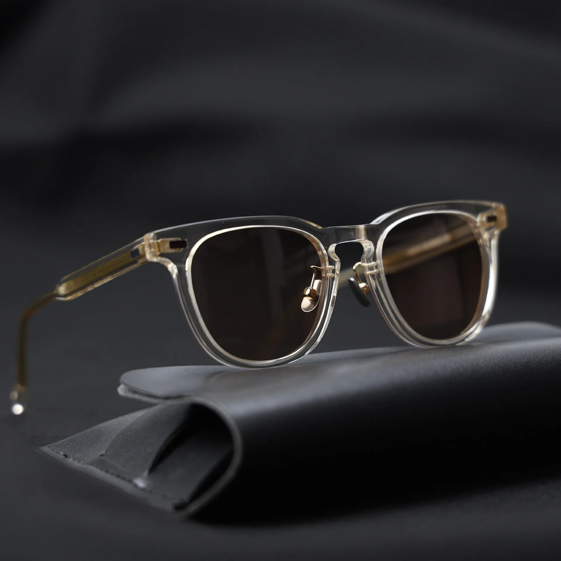 Fashion trend sunglasses men's retro Japanese sunscreen UV protection 2025 new driving sunglasses
Fashion trend sunglasses men's retro Japanese sunscreen UV protection 2025 new driving sunglasses