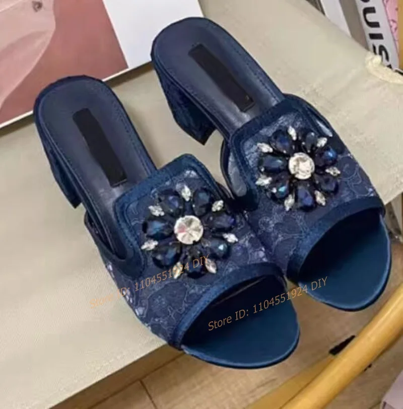 Сексуальные кружевные сабо без шнуровки на каблуке 4,5 см с драгоценными камнями, босоножки на высоком массивном каблуке, женские летние туфли на каблуке с большим кристаллом и цветком, тапочки
Сексуальные кружевные сабо без шнуровки на каблуке 4,5 см с драгоценными камнями, босоножки на высоком массивном каблуке, женские летние туфли на каблуке с большим кристаллом и цветком, тапочки