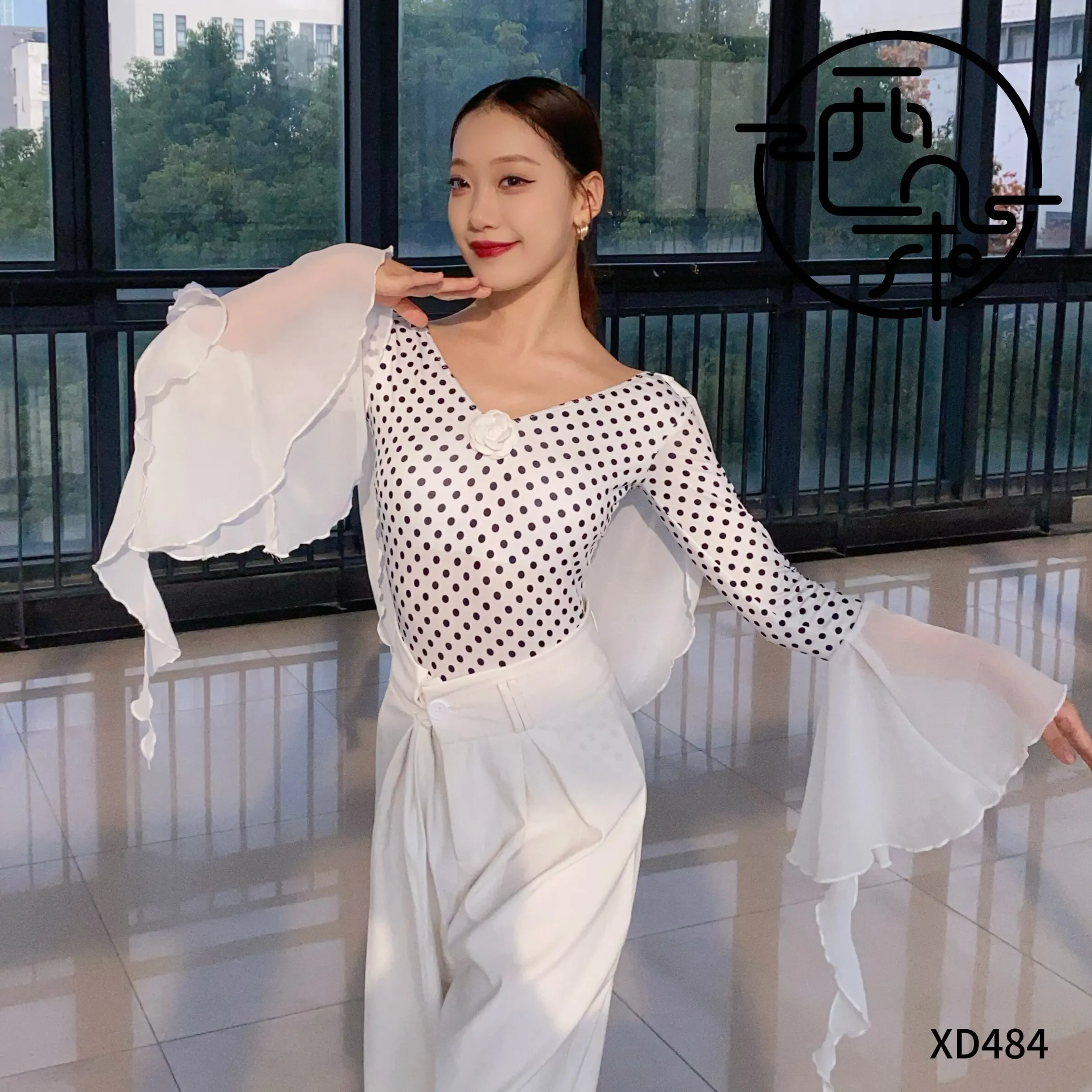 White Ballroom Dance Tops Flared Long Sleeves Polka Dot Leotards Women Adult Rumba Waltz Tango Dance Practice Clothing BL17419
White Ballroom Dance Tops Flared Long Sleeves Polka Dot Leotards Women Adult Rumba Waltz Tango Dance Practice Clothing BL17419