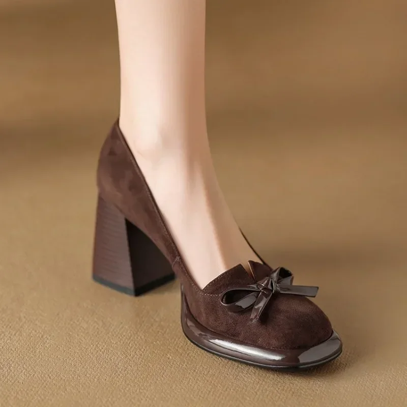 Women's Shoes Fashion Retro High Heels Designer Shoes for Women Butterfly Knot Square Heel Commuting Pumps Tacones Para Mujer
Women's Shoes Fashion Retro High Heels Designer Shoes for Women Butterfly Knot Square Heel Commuting Pumps Tacones Para Mujer