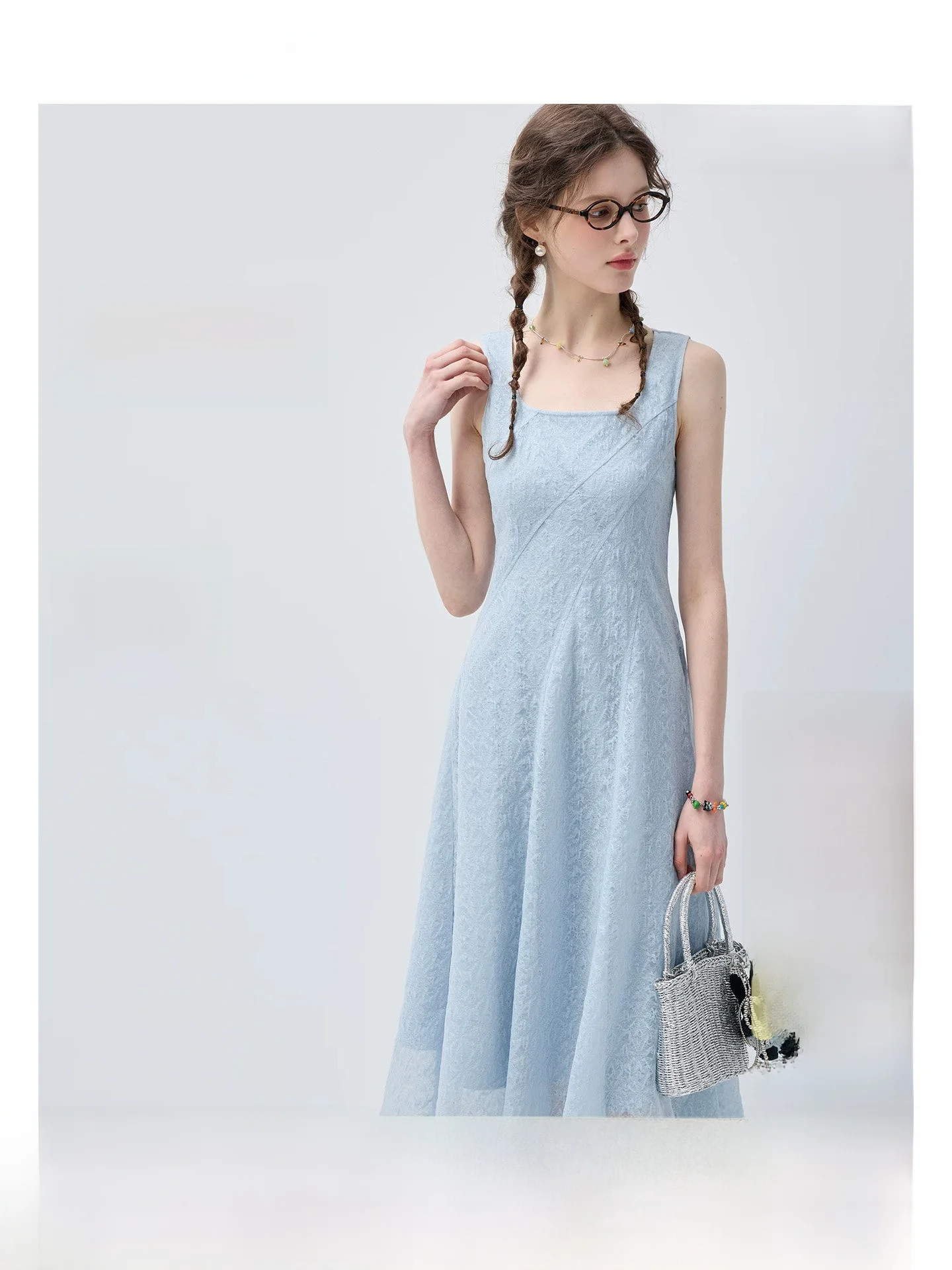 Cloud Water Tale VEGA CHANG Light Blue Embroidered Square Collar Dress Summer Loose Fit Slimming Long Dress Korean Style
Cloud Water Tale VEGA CHANG Light Blue Embroidered Square Collar Dress Summer Loose Fit Slimming Long Dress Korean Style