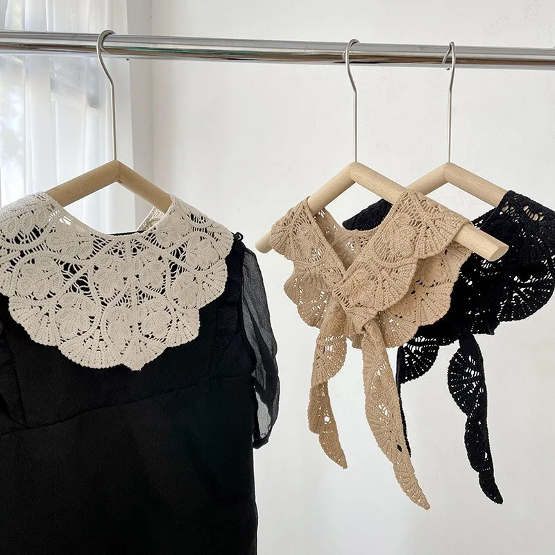 New Hollowed Out Leaf Pattern On The Shoulder Paired With A Knitted Cross Shawl Women'S Shirt With Neck Protection &Fake Collar
New Hollowed Out Leaf Pattern On The Shoulder Paired With A Knitted Cross Shawl Women'S Shirt With Neck Protection &Fake Collar