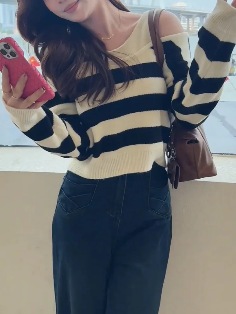 Ele Striped oulder Bared Knitted Top Large Size Faionable Maturi Reducing 2025 Autumn New Sle Premium Quali
Ele Striped oulder Bared Knitted Top Large Size Faionable Maturi Reducing 2025 Autumn New Sle Premium Quali