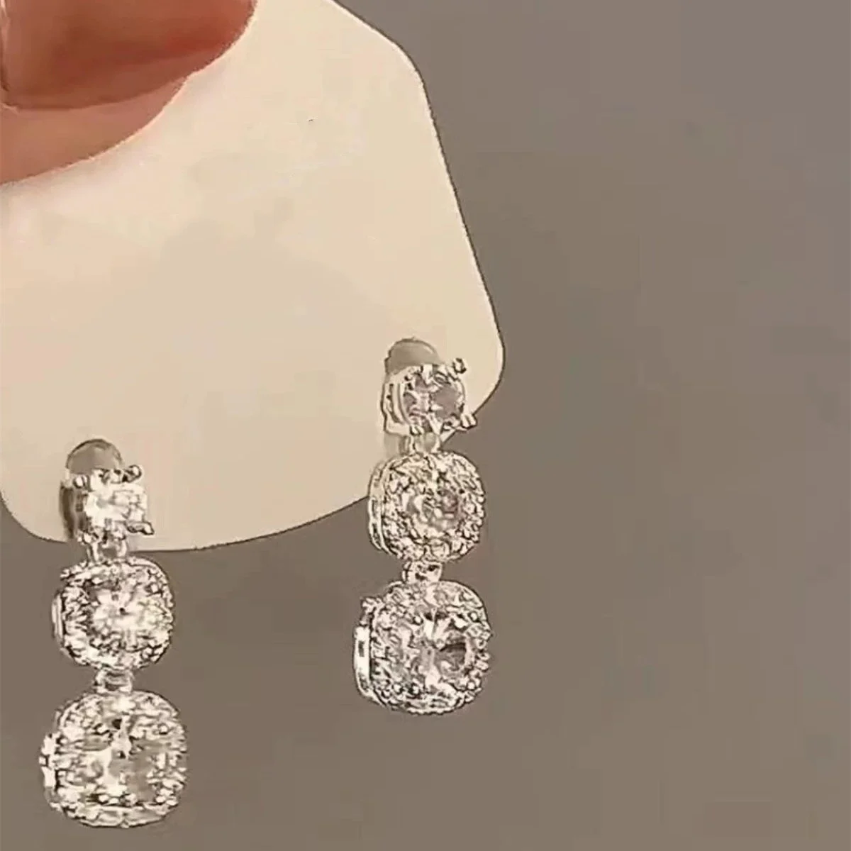 Four Season Silver Plated Women's Zircon Earrings For Banquets, Light Luxury Outfits, Fashionable Jewelry Accessories
Four Season Silver Plated Women's Zircon Earrings For Banquets, Light Luxury Outfits, Fashionable Jewelry Accessories
