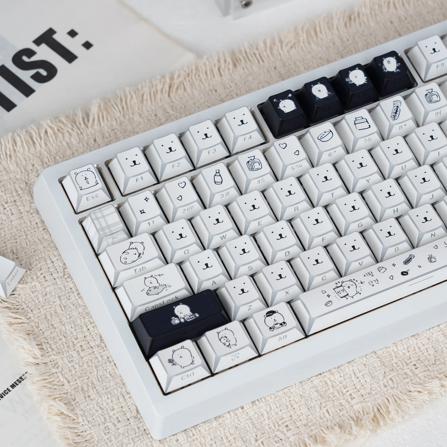 URE Cute Bear Keycaps Dye-Sub Cherry Profile PBT keycaps Edge shine Through Side Print Keycaps For MX Mechanical Keyboard
URE Cute Bear Keycaps Dye-Sub Cherry Profile PBT keycaps Edge shine Through Side Print Keycaps For MX Mechanical Keyboard