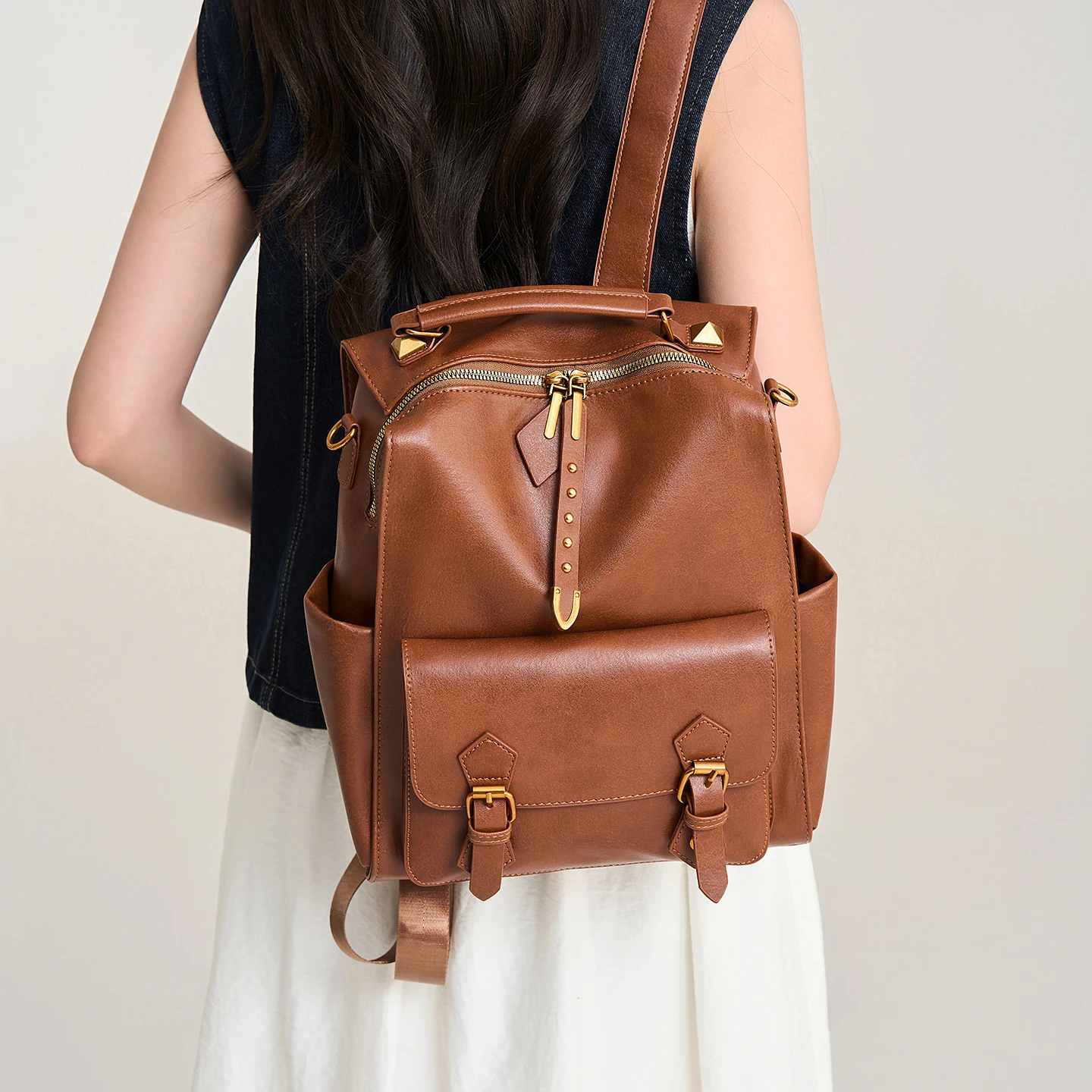 Vintage British style backpack for college students, simple and fashionable, suitable for travel and commuting
Vintage British style backpack for college students, simple and fashionable, suitable for travel and commuting