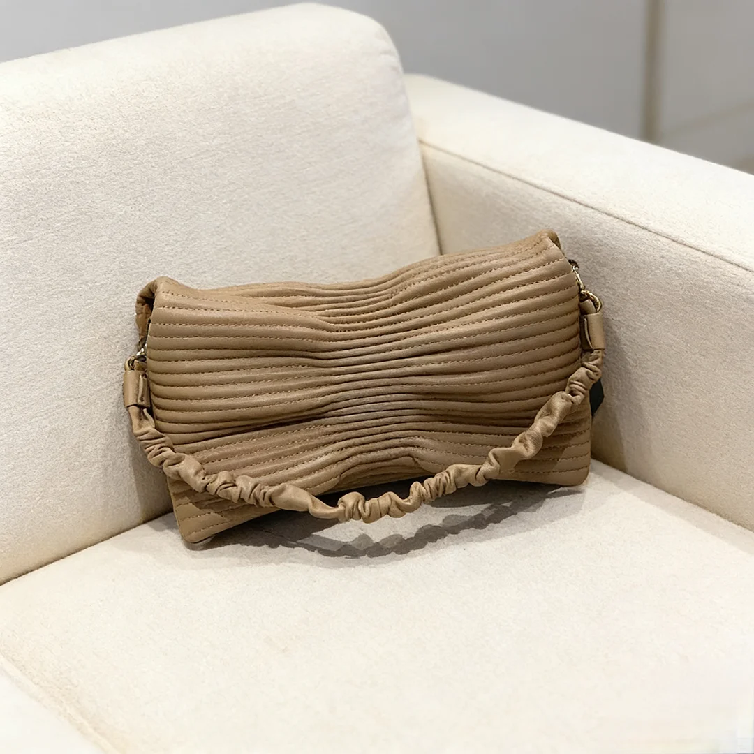 Mendy Soft Pleated Cloud Bag Quilted Pillow Crossbody Purse Wave Pattern Aesthetic Trendy Minimalist Luxury Designer Chic
Mendy Soft Pleated Cloud Bag Quilted Pillow Crossbody Purse Wave Pattern Aesthetic Trendy Minimalist Luxury Designer Chic