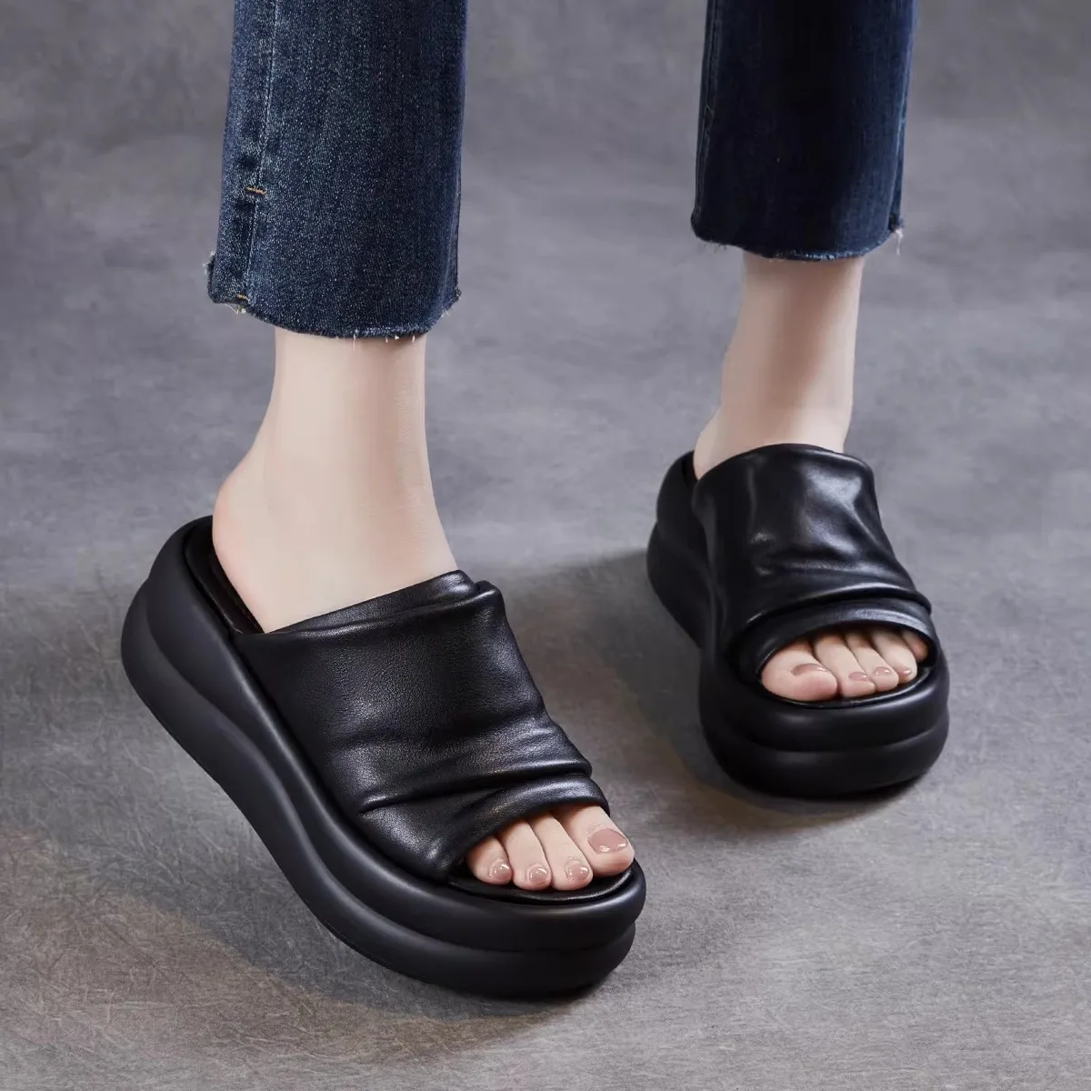 Comfortable Leather Slip-On Slippers Open-Toe Thick Heel Indoor Outdoor Wear Simple Match All Season Long Lasting T-Strap
Comfortable Leather Slip-On Slippers Open-Toe Thick Heel Indoor Outdoor Wear Simple Match All Season Long Lasting T-Strap