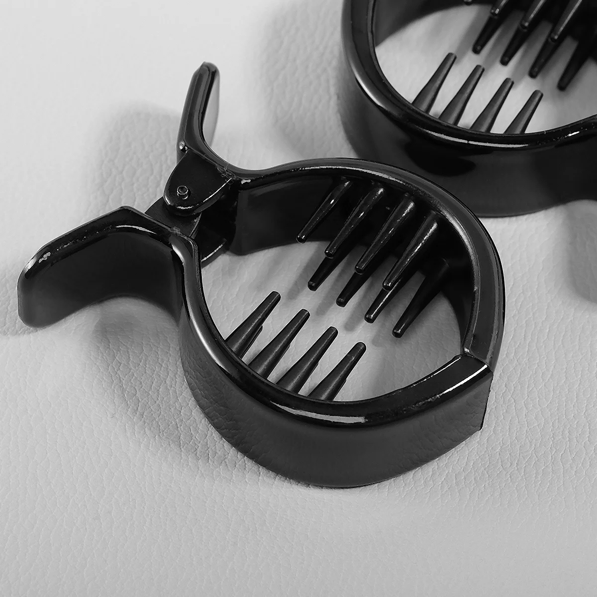 High Ponytail Hair Clips Round Inner Toothed Small Matte Nonslip Ponytail Buckle Hair Clip
High Ponytail Hair Clips Round Inner Toothed Small Matte Nonslip Ponytail Buckle Hair Clip