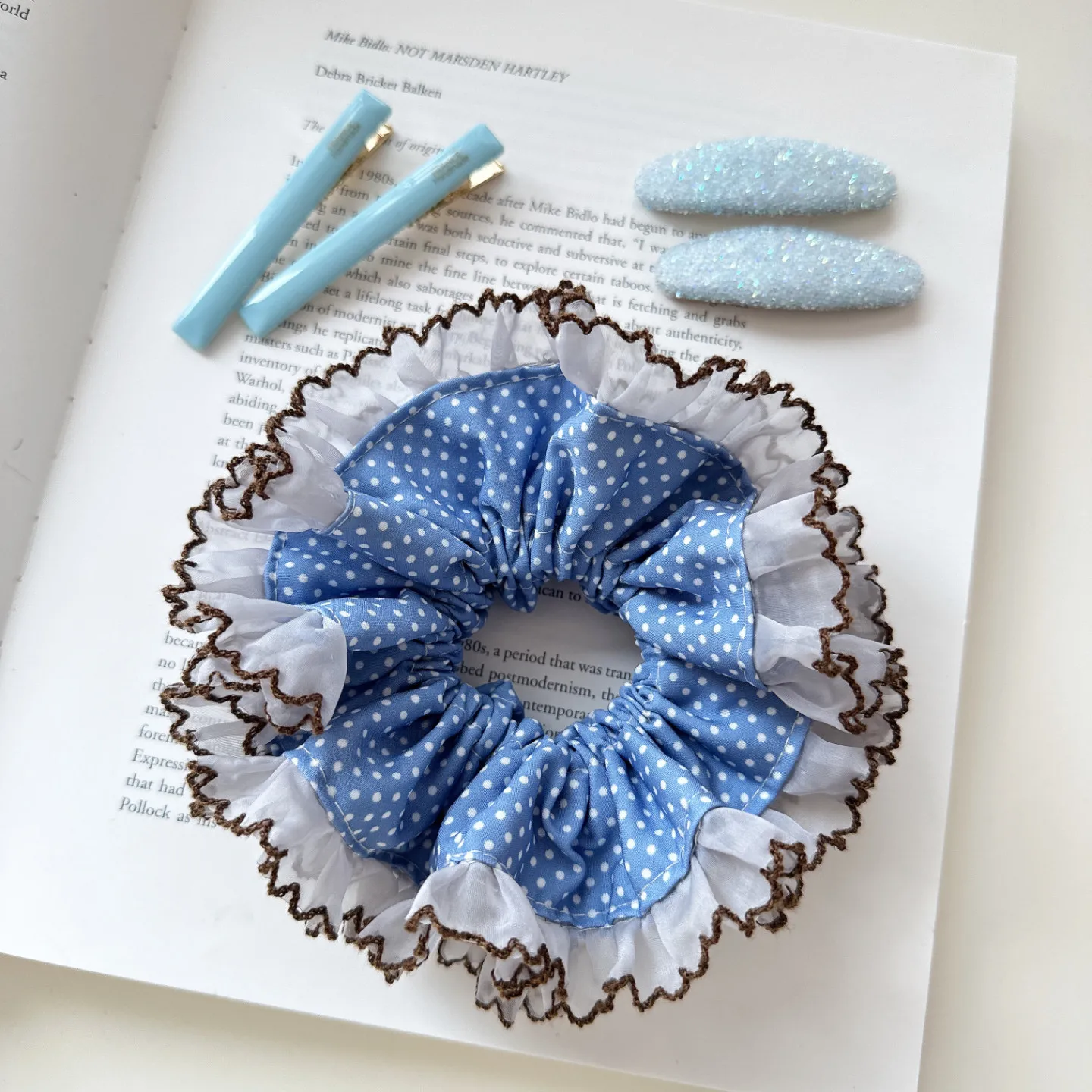 Scrunchie Lace Edge Blue Polka Dot Korean Style Premium Vintage Bun Hair Tie for Women Daily Wear Durable Styling Tools
Scrunchie Lace Edge Blue Polka Dot Korean Style Premium Vintage Bun Hair Tie for Women Daily Wear Durable Styling Tools