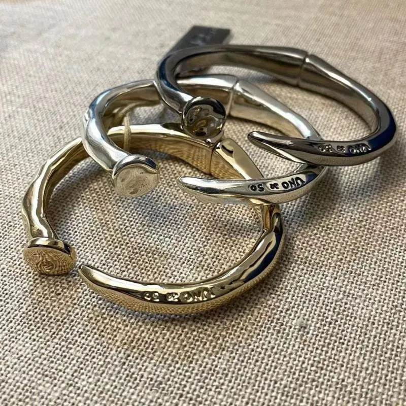 Geometric Round Open Bracelet Alloy Bracelet Buckle European Popular Jewelry Birthday Gift
Geometric Round Open Bracelet Alloy Bracelet Buckle European Popular Jewelry Birthday Gift