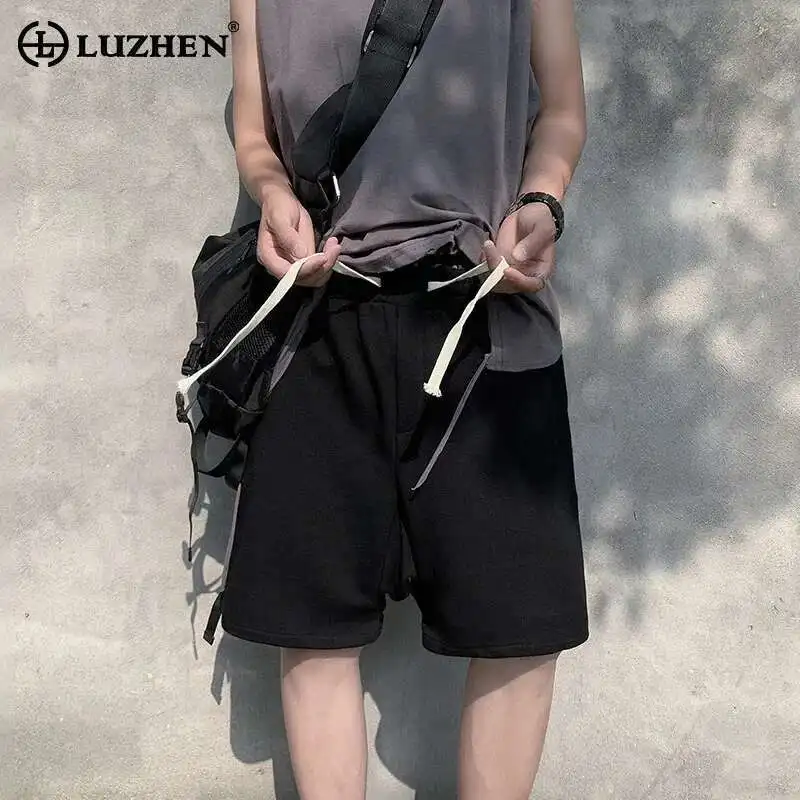 LUZHEN 2025 летние модные шорты на молнии с эластичной резинкой на талии и шнурком, мужские стильные однотонные повседневные брюки JY1064
LUZHEN 2025 летние модные шорты на молнии с эластичной резинкой на талии и шнурком, мужские стильные однотонные повседневные брюки JY1064