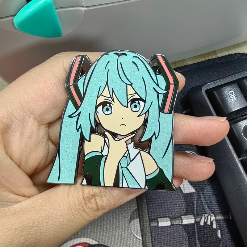 Hatsune Miku, металлическая брошь в стиле аниме, имитация эмали, блестящий школьный рюкзак, декоративный значок, детская игрушка, подарок на день рождения
Hatsune Miku, металлическая брошь в стиле аниме, имитация эмали, блестящий школьный рюкзак, декоративный значок, детская игрушка, подарок на день рождения
