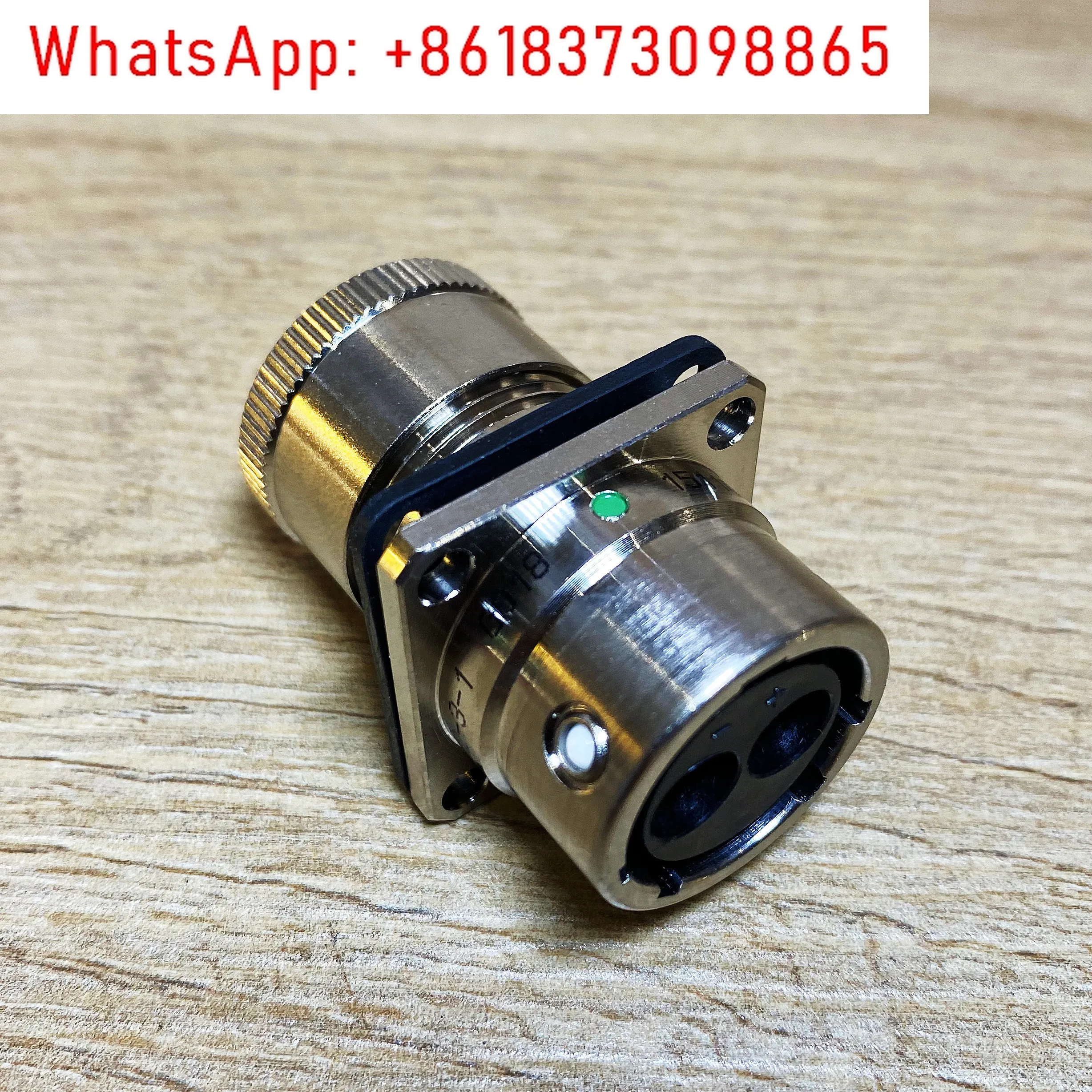 Новый энергетический разъем C10514W1- 02-3-1 40A 2P2-контактная авиационная розетка
Новый энергетический разъем C10514W1- 02-3-1 40A 2P2-контактная авиационная розетка