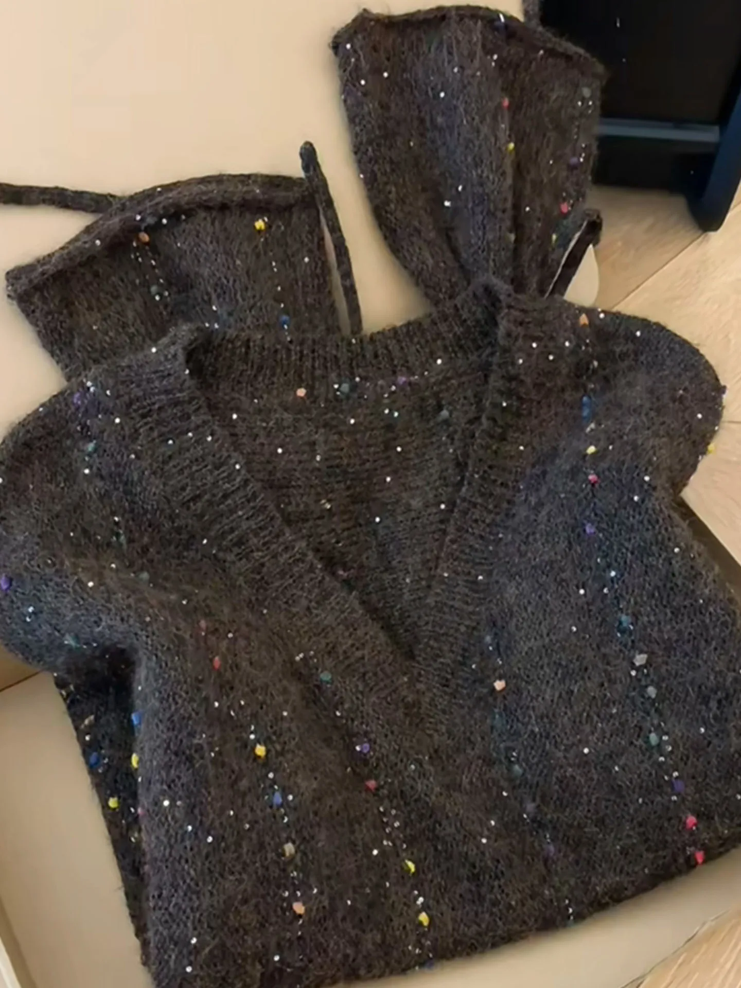 Emily Clud Selected Recommendation ~ Heavyweight iny Sequin Belted Knitwear Autumn Winter Flared Sve Soft V-ne Sweater
Emily Clud Selected Recommendation ~ Heavyweight iny Sequin Belted Knitwear Autumn Winter Flared Sve Soft V-ne Sweater