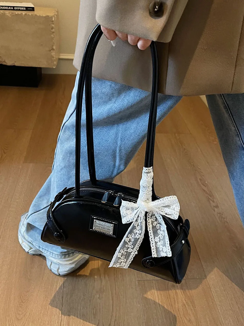 Hot Sale New Solid Color Women Shoulder Bag Fashion Leather Surface Handbag Trendy Casual Underarm Bag For Spring Summer
Hot Sale New Solid Color Women Shoulder Bag Fashion Leather Surface Handbag Trendy Casual Underarm Bag For Spring Summer