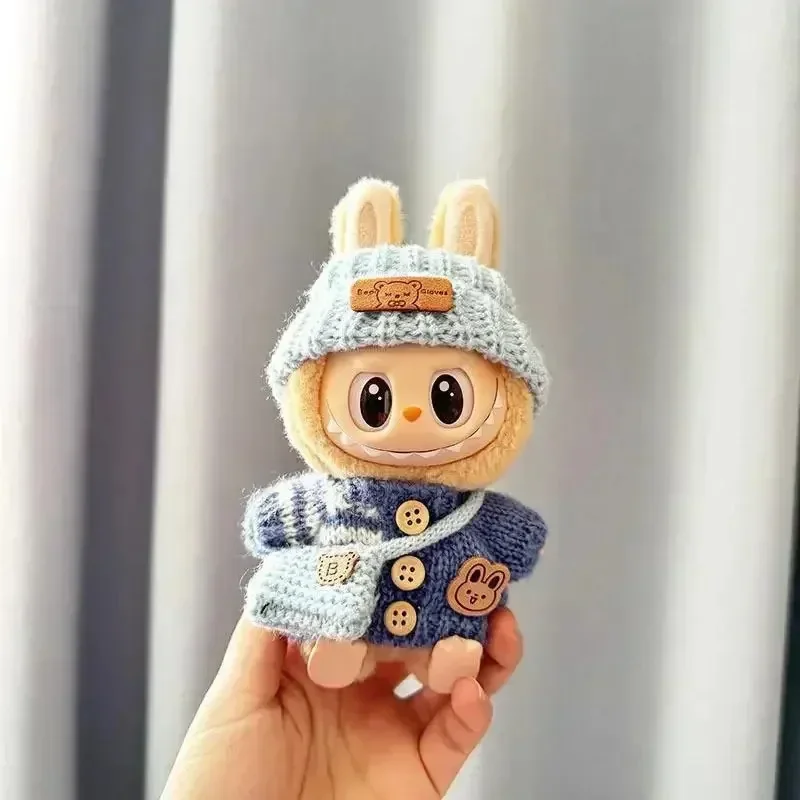 Labubu Sitting Party Outfit 15-17cm Bear Label Scarf Hat Cute Doll Clothes Accessories Set
Labubu Sitting Party Outfit 15-17cm Bear Label Scarf Hat Cute Doll Clothes Accessories Set