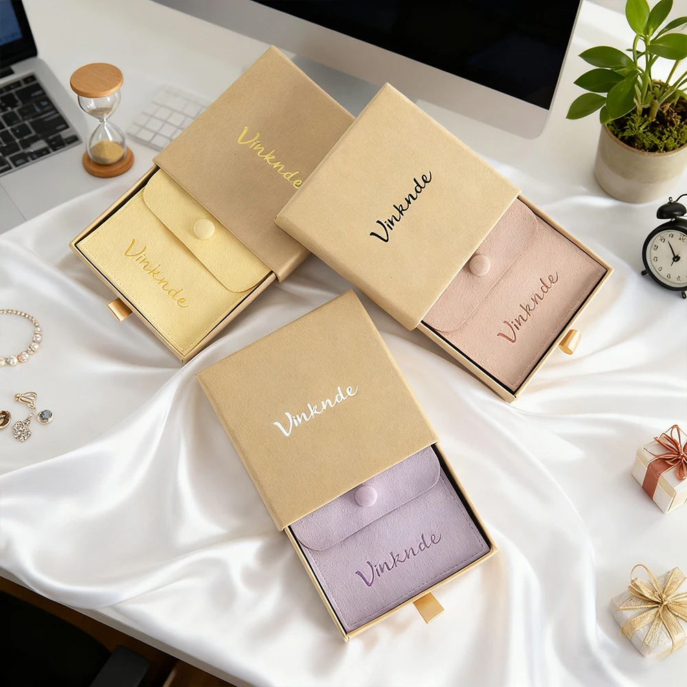 Custom Logo Pull Out Jewelry Package Boxes Microfiber Snap Bag Luxury Rings Bracelet Earrings Gift Paper Drawer Sliding Boxes
Custom Logo Pull Out Jewelry Package Boxes Microfiber Snap Bag Luxury Rings Bracelet Earrings Gift Paper Drawer Sliding Boxes