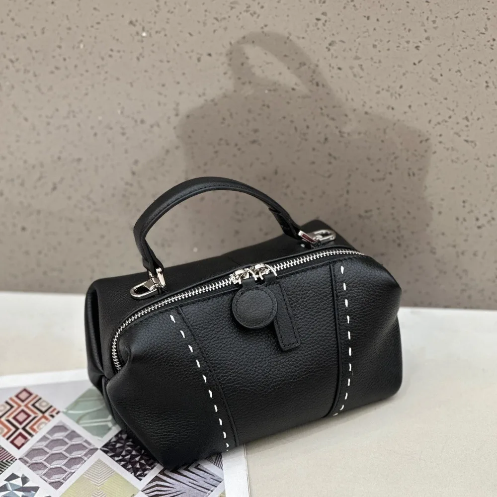 2026 New Fashion Niche Premium Commuter Large Capacity Messenger Bag Unique Texture Versatile Premium Simple Casual Exquisite
2026 New Fashion Niche Premium Commuter Large Capacity Messenger Bag Unique Texture Versatile Premium Simple Casual Exquisite