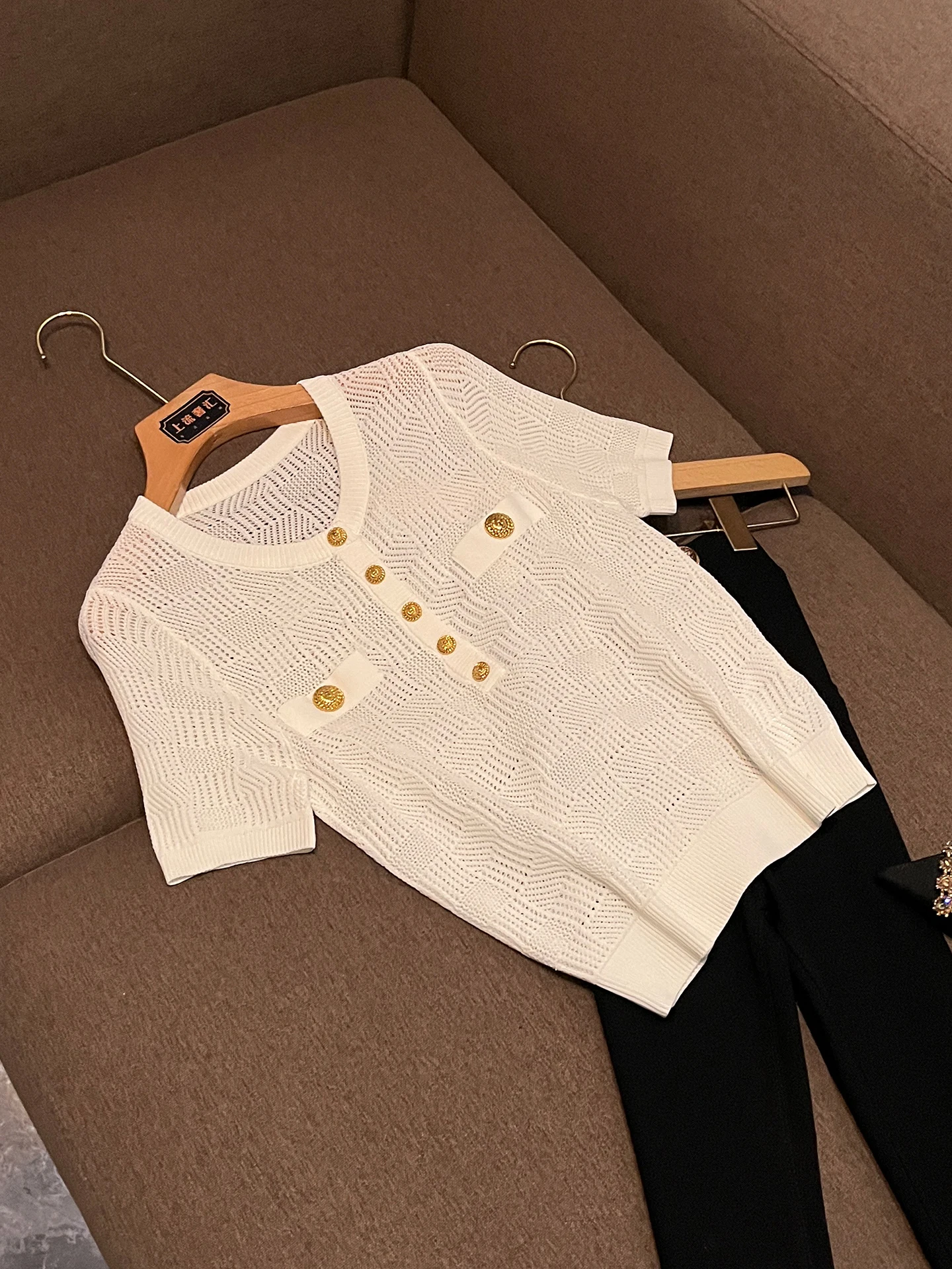 Fashionable round Neck Short Sleeve Knitted Sweater Metal Button Hollow out Design Summer New Arrival Women's Slim Fit V Neck...
Fashionable round Neck Short Sleeve Knitted Sweater Metal Button Hollow out Design Summer New Arrival Women's Slim Fit V Neck...