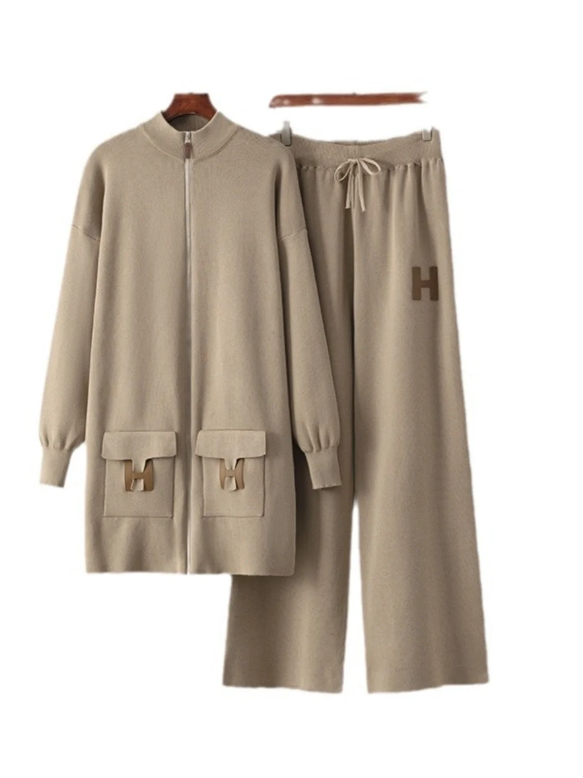 Свободный вязаный комплект из свитера и брюк, женский комплект средней длины, широкие брюки, длинный све, удобная осенняя одежда
Свободный вязаный комплект из свитера и брюк, женский комплект средней длины, широкие брюки, длинный све, удобная осенняя одежда