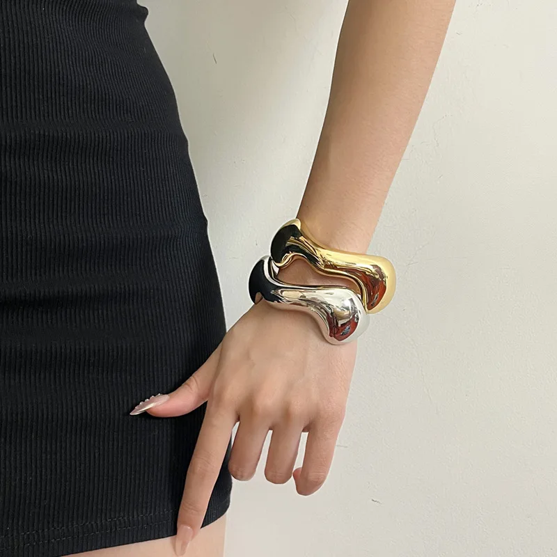 Geometric Irregular Glossy Wave Opening Light Luxury Premium Sense Delicate Stacking Bracelet
Geometric Irregular Glossy Wave Opening Light Luxury Premium Sense Delicate Stacking Bracelet