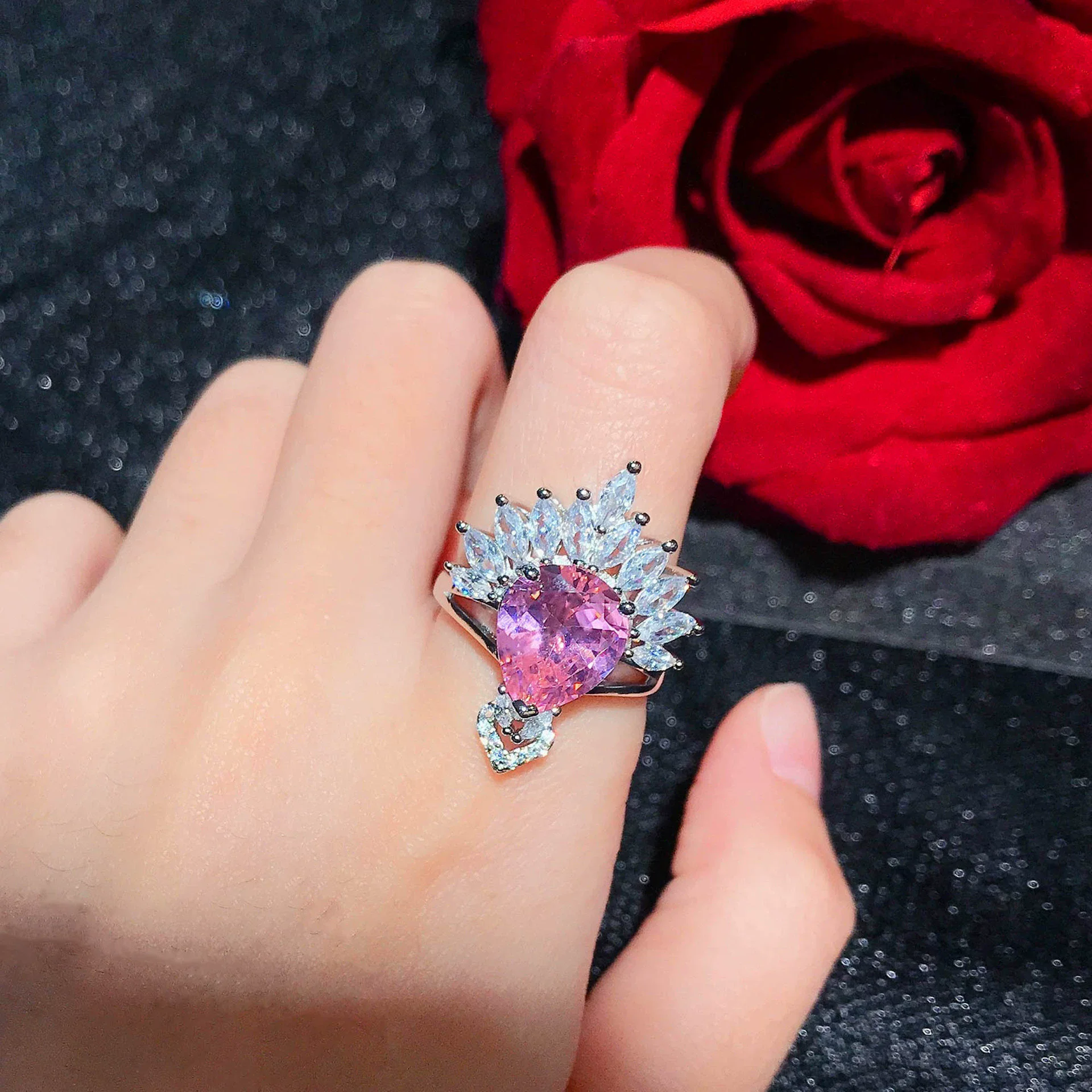 Romantic Pink Rings for Women Super Shine Zirconia Stone Party Accessories Wedding Engagement Jewelry Birthday Gift
Romantic Pink Rings for Women Super Shine Zirconia Stone Party Accessories Wedding Engagement Jewelry Birthday Gift
