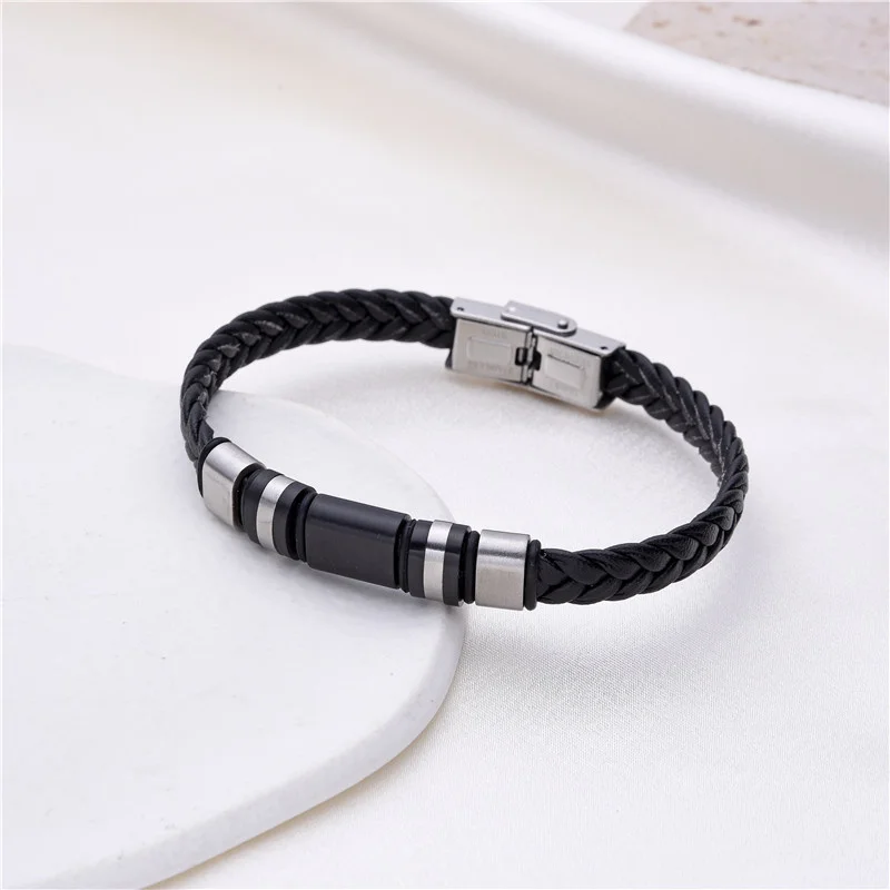 Hot Vintage Woven Striped Leather Bracelet For Men's Personality Temperament Wrist Accessories Popular Simple Beautiful Jewelry 
Hot Vintage Woven Striped Leather Bracelet For Men's Personality Temperament Wrist Accessories Popular Simple Beautiful Jewelry
