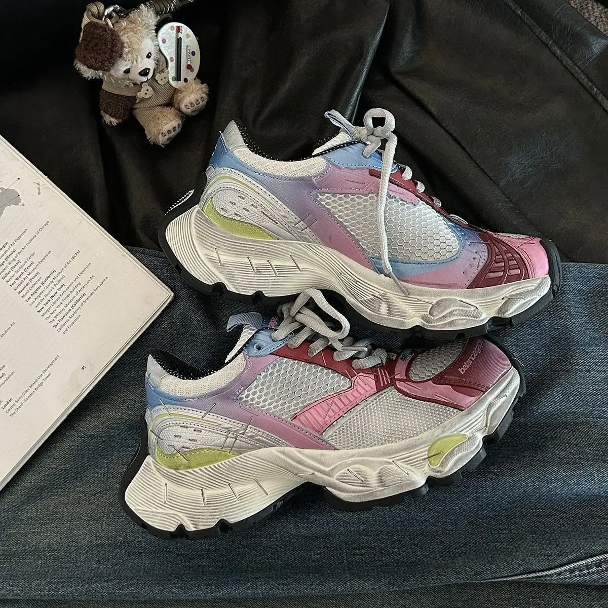 Men and women adult casual net cloth shoes couple retro strap running shoes fashion women and men thick-soled non-slip sneakers.
Men and women adult casual net cloth shoes couple retro strap running shoes fashion women and men thick-soled non-slip sneakers.
