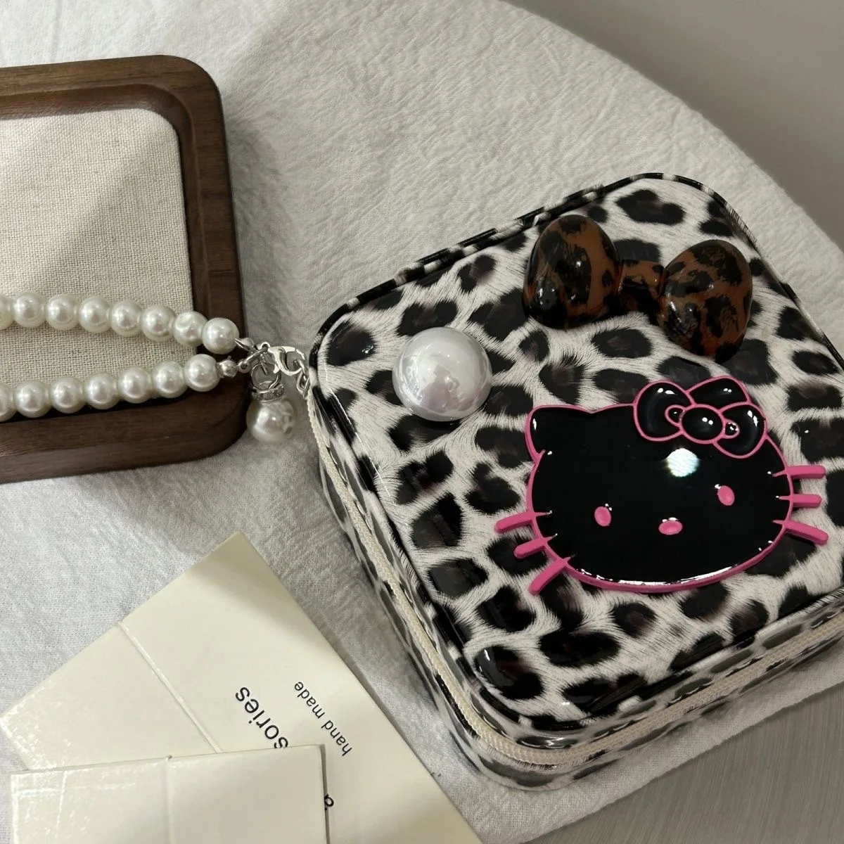 Cute Sanrio Hello Kitty Leopard Print Jewelry Box Women Necklace Stud Earrings Storage Box Cartoon Travel Portable Small Box
Cute Sanrio Hello Kitty Leopard Print Jewelry Box Women Necklace Stud Earrings Storage Box Cartoon Travel Portable Small Box