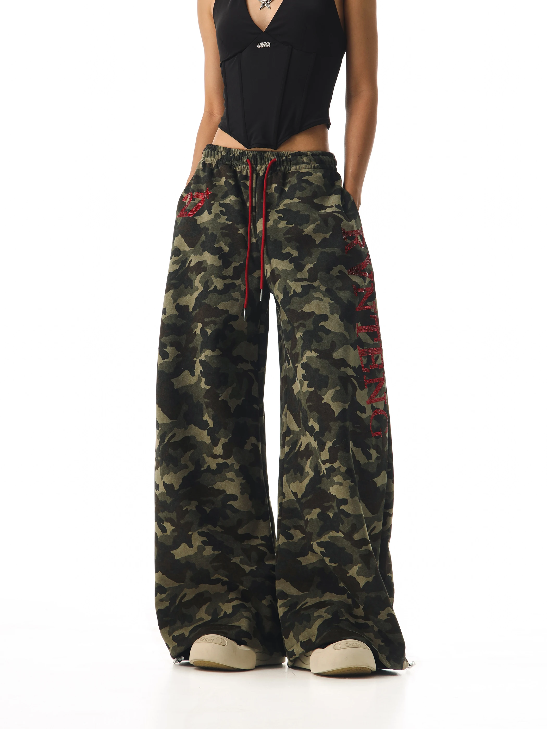 Американские свободные женские камуфляжные спортивные брюки с стразами для уличных танцев, широкие, стильные, струящиеся
Американские свободные женские камуфляжные спортивные брюки с стразами для уличных танцев, широкие, стильные, струящиеся