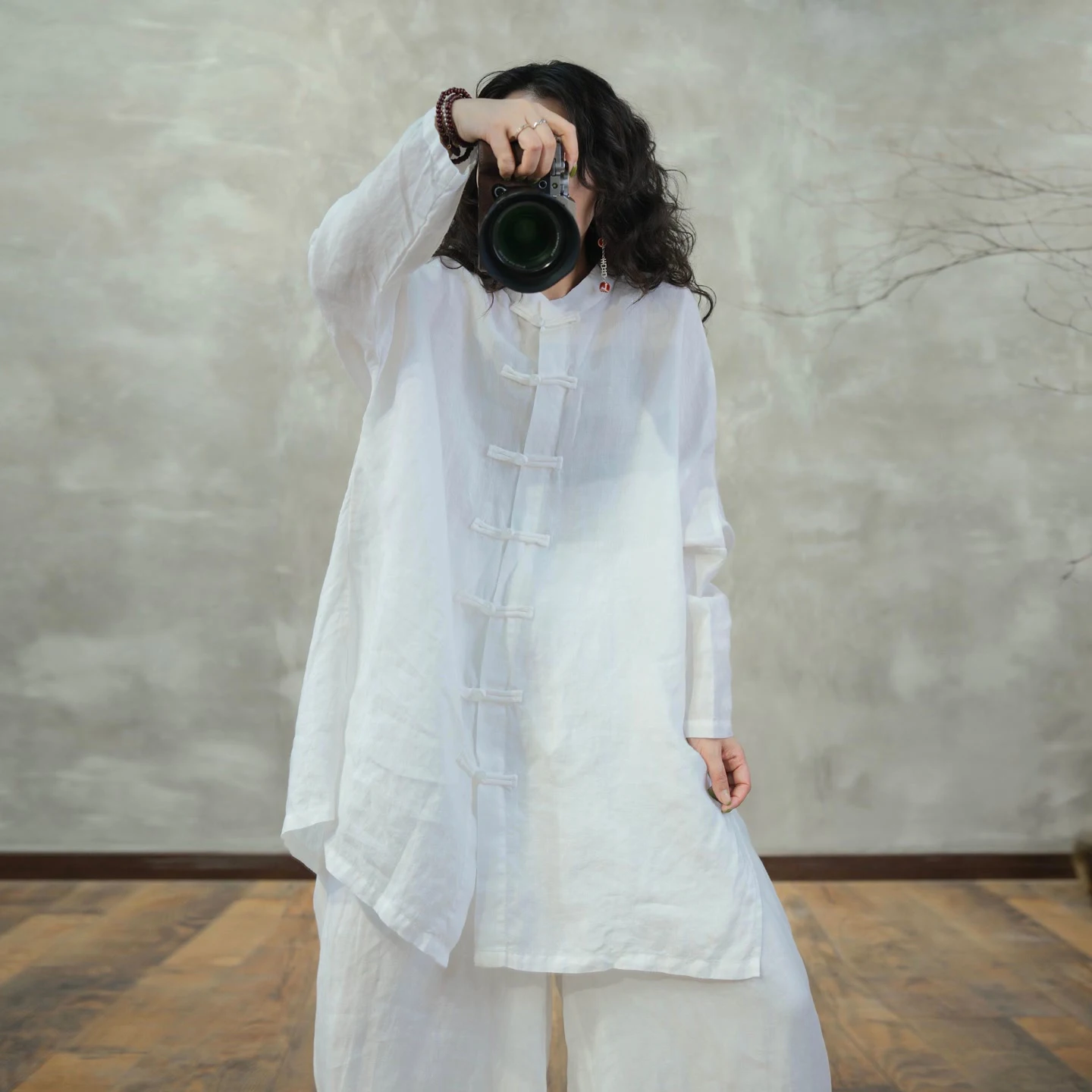 Повседневная длинная све, однотонная, с ветровыми пуговицами, женская осенняя одежда больших размеров в стиле дзен, верхняя одежда, свободная посадка из полиэфирного волокна
Повседневная длинная све, однотонная, с ветровыми пуговицами, женская осенняя одежда больших размеров в стиле дзен, верхняя одежда, свободная посадка из полиэфирного волокна