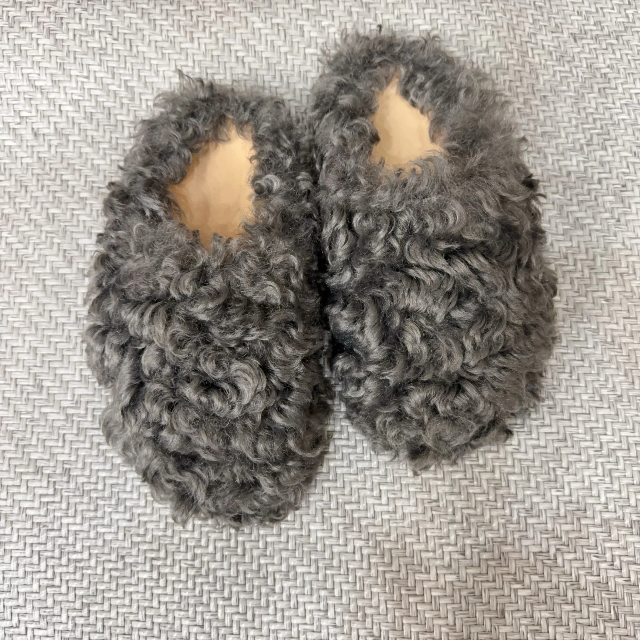 Teddy Furry Slippers Women's Faionable All-Match Autumn Winter New Flat Bot Headed Outdoor Warm Anti-Slip Slippers
Teddy Furry Slippers Women's Faionable All-Match Autumn Winter New Flat Bot Headed Outdoor Warm Anti-Slip Slippers