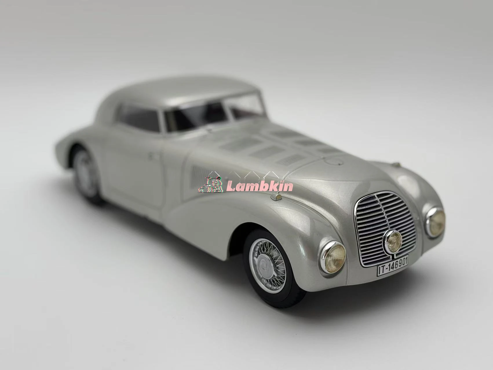 Bos 1/18 Benz-540K Stromlienwagen 1938 Серебряная смола Неоткрываемый орнамент Миниатюрная модель автомобиля
Bos 1/18 Benz-540K Stromlienwagen 1938 Серебряная смола Неоткрываемый орнамент Миниатюрная модель автомобиля