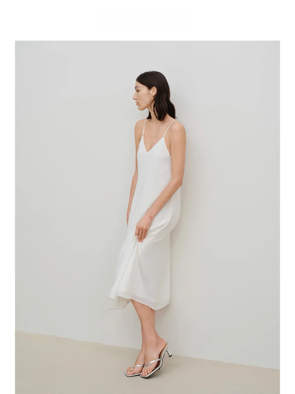 Универсальное шифоновое платье с V-образным вырезом и регулируемыми бретелями, базовый слой, белое, на все сезоны: лето, весна, осень, зима
Универсальное шифоновое платье с V-образным вырезом и регулируемыми бретелями, базовый слой, белое, на все сезоны: лето, весна, осень, зима