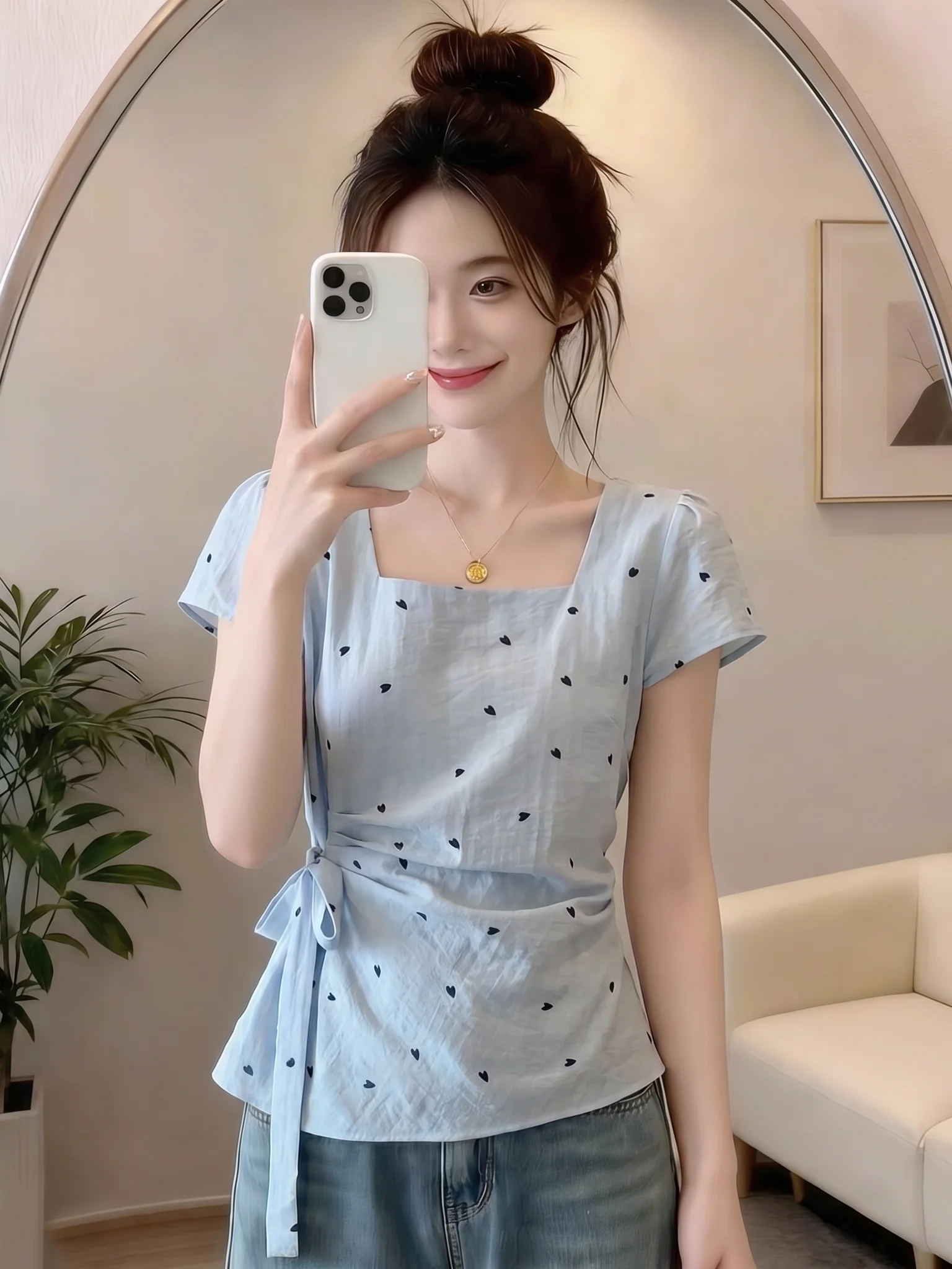 Light Blue Square Collar Short Sleeve Shirt Women's Fashion Summer New Style Waist Cinched Tie Banded Shoulder Shirt
Light Blue Square Collar Short Sleeve Shirt Women's Fashion Summer New Style Waist Cinched Tie Banded Shoulder Shirt