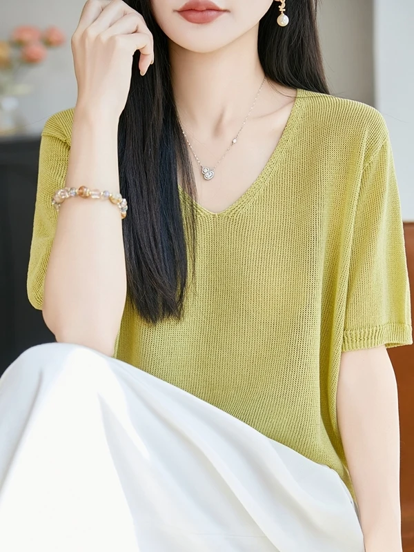 Women's V-Neck Ice Silk Short Sleeve T-Shirt Summer Loose Hollow out Design Breathable Thin Cover up Comfortable Casual Top
Women's V-Neck Ice Silk Short Sleeve T-Shirt Summer Loose Hollow out Design Breathable Thin Cover up Comfortable Casual Top