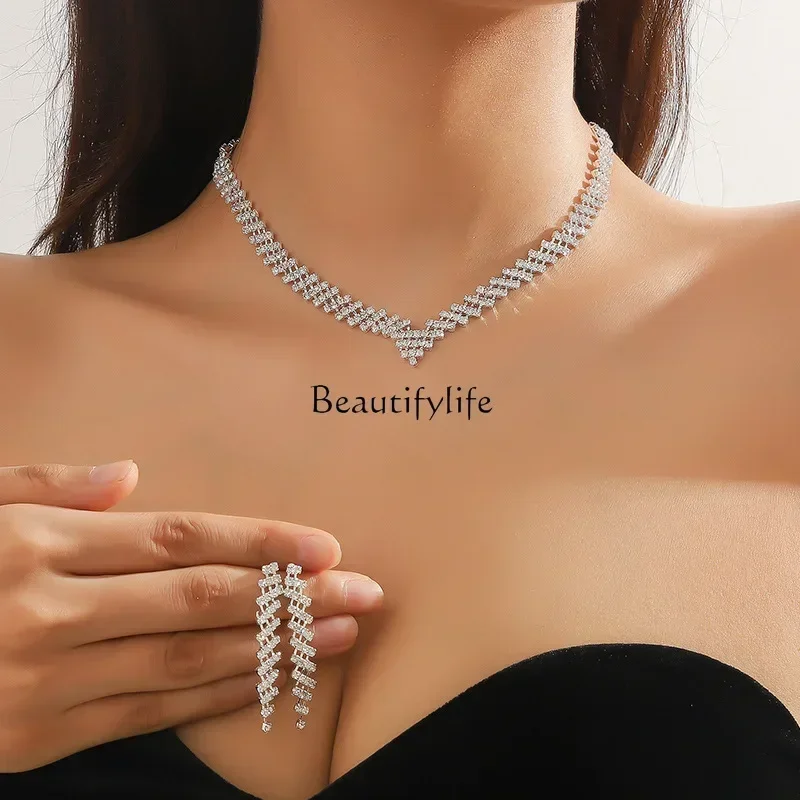 European and American bride jewelry exquisite simple chain earrings set wedding accessories
European and American bride jewelry exquisite simple chain earrings set wedding accessories