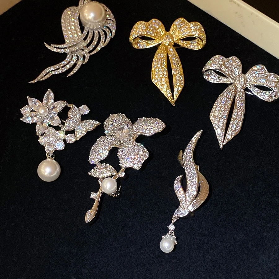 Luxury Rhinestone Zircon Flower Brooches Pins Faux Pearl Corsage for Women Girls Gorgeous Decor Wedding Banquet Ornament
Luxury Rhinestone Zircon Flower Brooches Pins Faux Pearl Corsage for Women Girls Gorgeous Decor Wedding Banquet Ornament