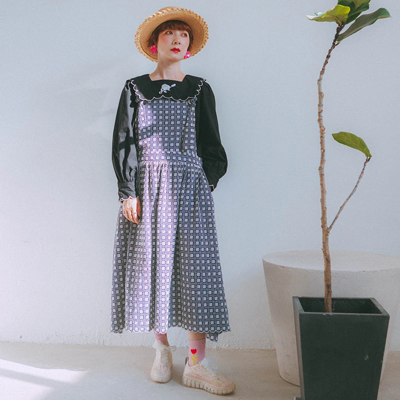 DADANAKO Retro Japanese Style Deep Blue Base High Density Small Grids Embroidery Cotton Strap Vest Skirt Women's Dress
DADANAKO Retro Japanese Style Deep Blue Base High Density Small Grids Embroidery Cotton Strap Vest Skirt Women's Dress