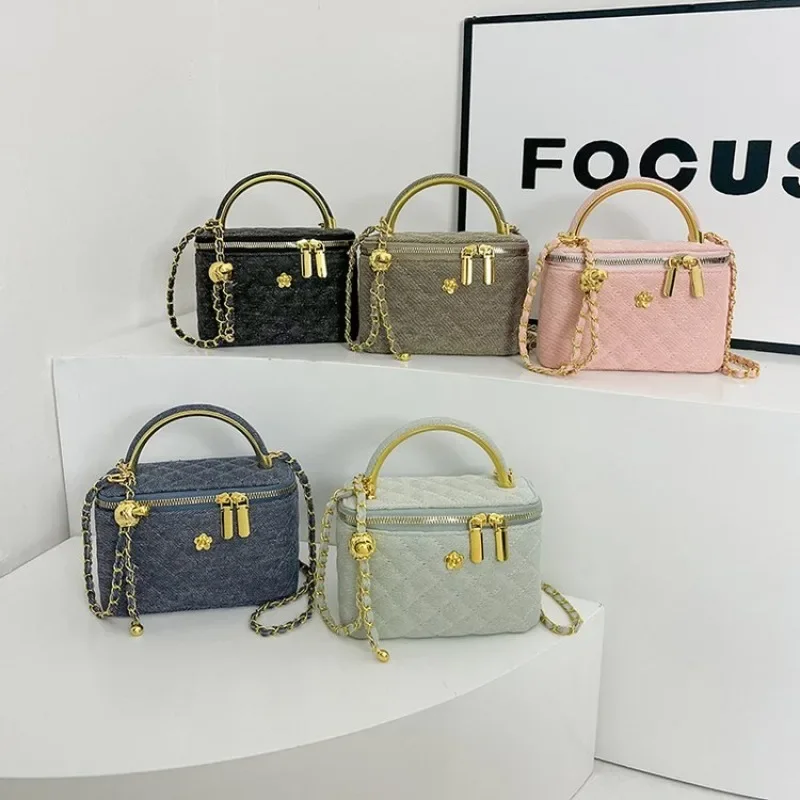 Minimalist Simple Casual Vintage Bag For Leisure Women Featuring Solid Color Trendy Logo And Messenger Purse
Minimalist Simple Casual Vintage Bag For Leisure Women Featuring Solid Color Trendy Logo And Messenger Purse