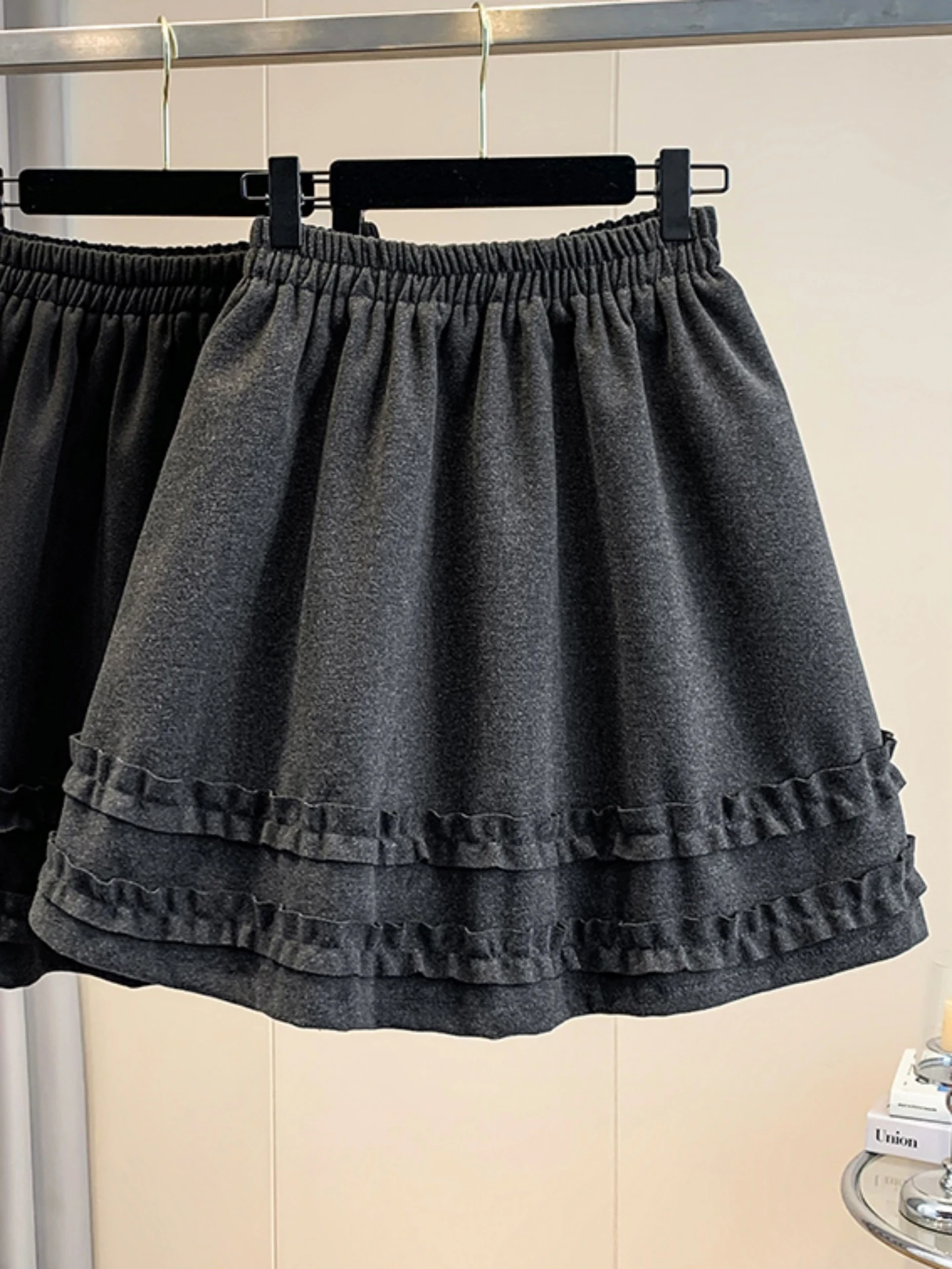 High Waist A-Line Skirt Women's Spring Autumn Large Size Felted Wool Elastic Waist Pleated Short Skirt Outerwear Boot Skirt
High Waist A-Line Skirt Women's Spring Autumn Large Size Felted Wool Elastic Waist Pleated Short Skirt Outerwear Boot Skirt