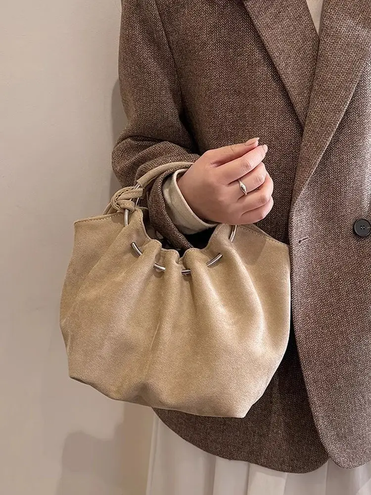 Сумка женская складная, зимняя, новая, эстетичная, на одно плечо, через плечо, в корейском стиле, повседневная, из чистой кожи.
Сумка женская складная, зимняя, новая, эстетичная, на одно плечо, через плечо, в корейском стиле, повседневная, из чистой кожи.