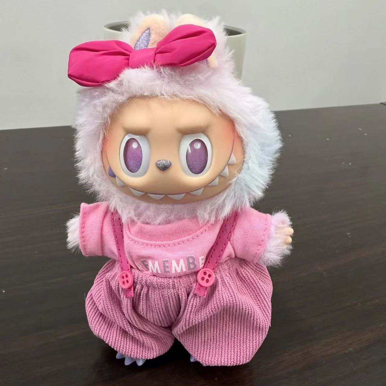 Новый! Для Labubu Lychee Berry детская одежда с галстуком-бабочкой и подтяжками, комплект 3,0, высокоэнергетические подарки для девочек, аксессуары Labubu без куклы
Новый! Для Labubu Lychee Berry детская одежда с галстуком-бабочкой и подтяжками, комплект 3,0, высокоэнергетические подарки для девочек, аксессуары Labubu без куклы