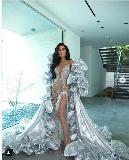 Fashion Sliver Cape With Volume Puffy Edge ,Women Jacket Cloak Fashion stage cloak party ball Volume Ruffles Edge cloak
Fashion Sliver Cape With Volume Puffy Edge ,Women Jacket Cloak Fashion stage cloak party ball Volume Ruffles Edge cloak
