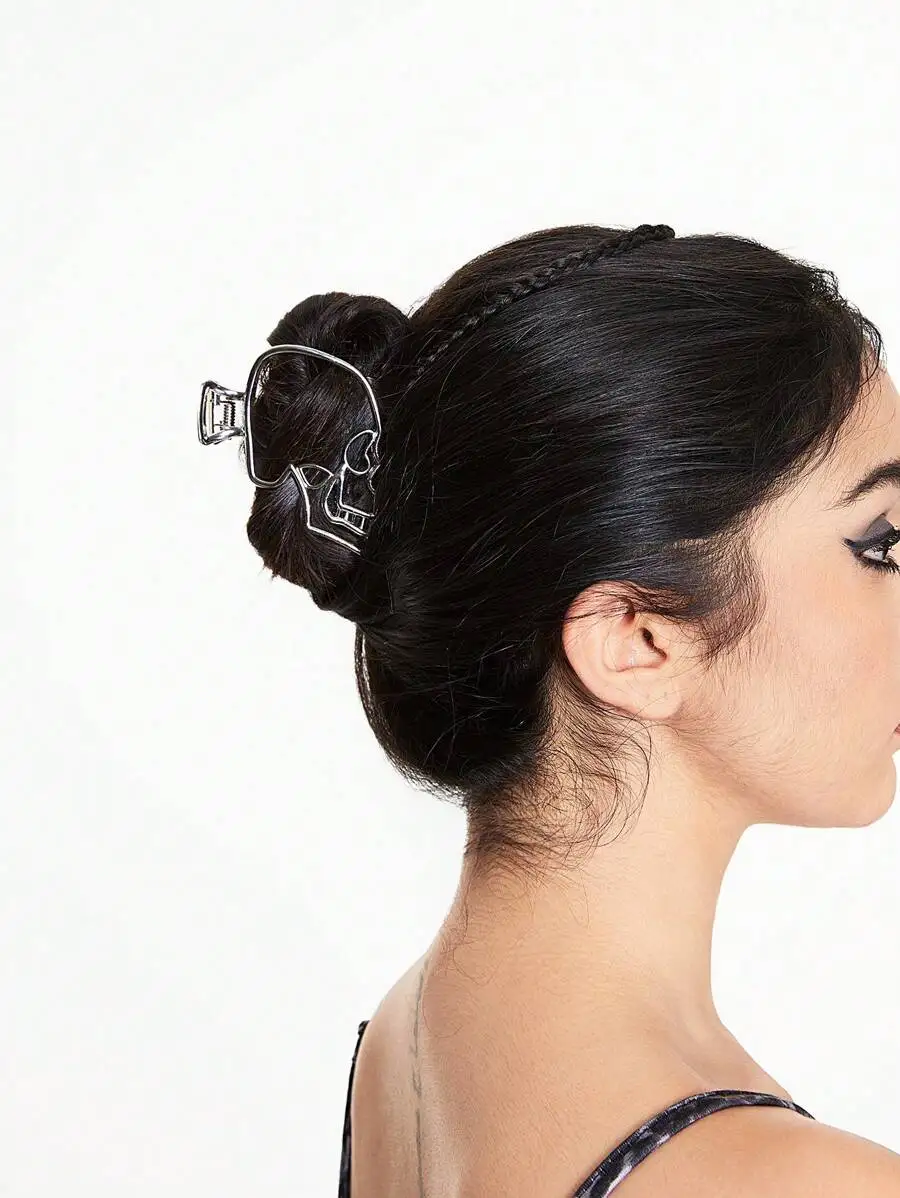 Sleek Punk Gothic Skull Hair Claw Clip For Women All Seasons
Sleek Punk Gothic Skull Hair Claw Clip For Women All Seasons
