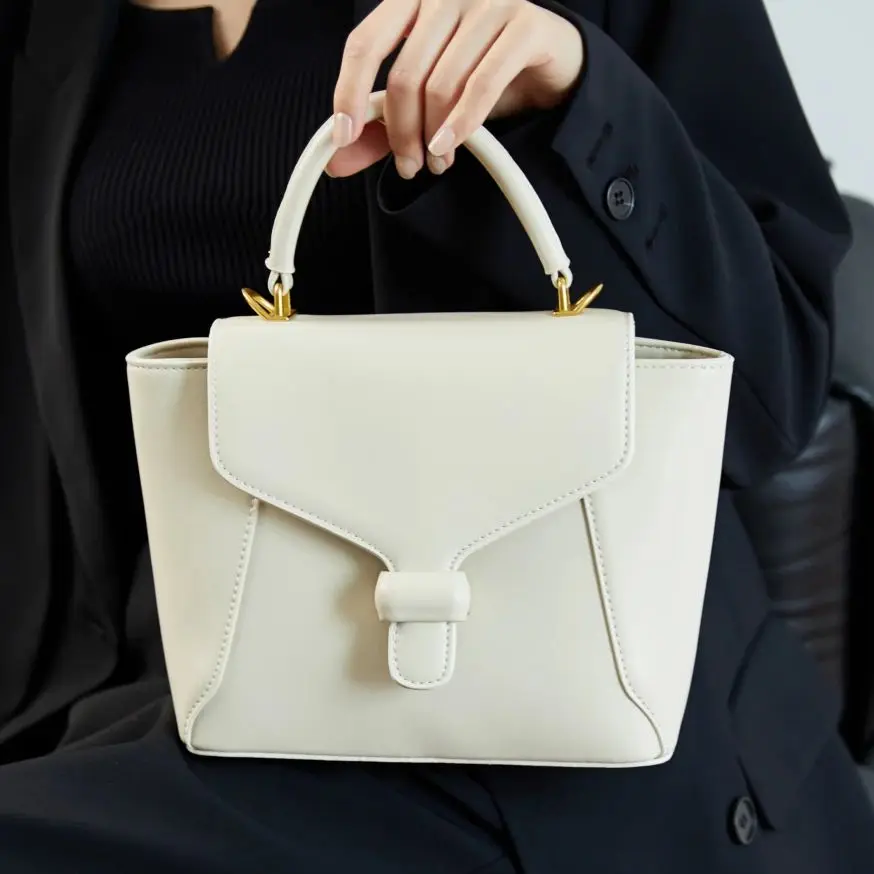 Zeyph Exquisite And Elegant Commuting Style Small Square Bag Handbag Crossbody Bag Concealed Buckle Design Simple And Convenient
Zeyph Exquisite And Elegant Commuting Style Small Square Bag Handbag Crossbody Bag Concealed Buckle Design Simple And Convenient