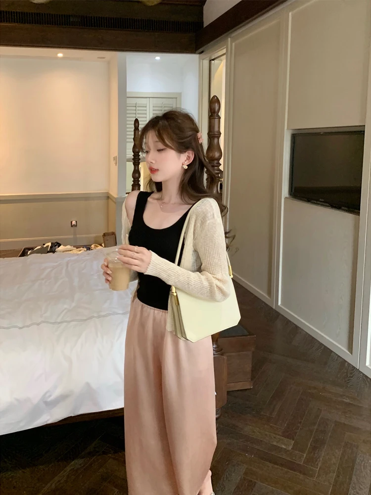 Gigichang Summer Thin Short Knitted Ice Silk Open Cardigan Women's Fashionable Korean Style Slim Fit Long Sleeve Color
Gigichang Summer Thin Short Knitted Ice Silk Open Cardigan Women's Fashionable Korean Style Slim Fit Long Sleeve Color